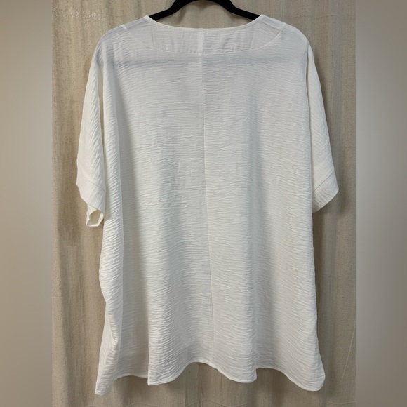 Zenana White Oversized Tunic with V-Neck and Short Sleeves - Picture 2 of 4